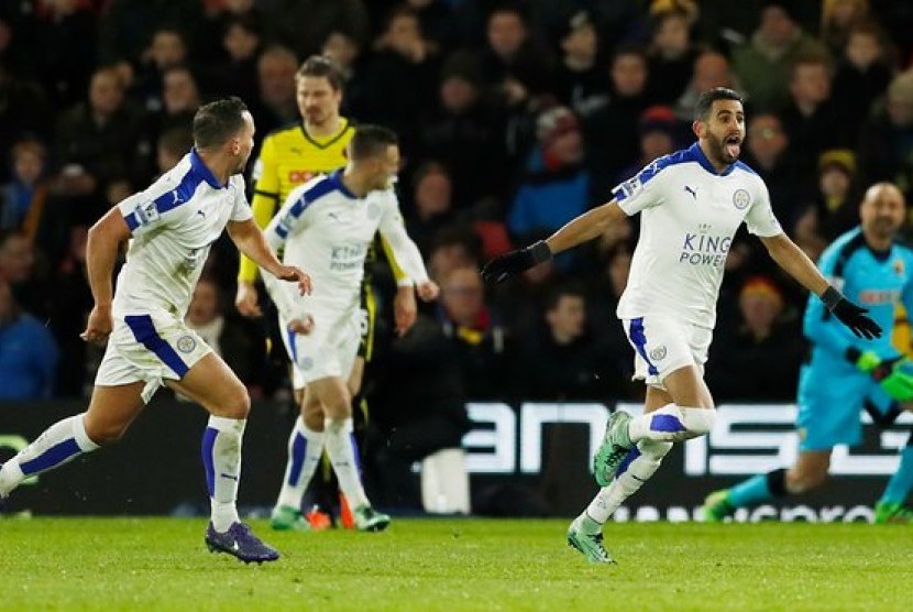Riyad Mahrez merayakan gol kemenangan Leicester City 1-0 atas Watford, Ahad (6/3) dini hari WIB.