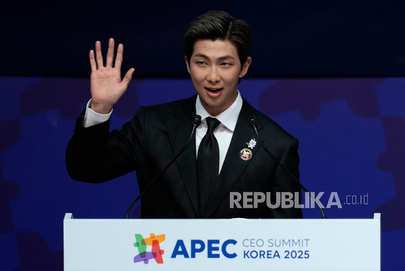 RM BTS Artis K-Pop Pertama yang Pidato di APEC, Bawa Filosofi Bibimbap