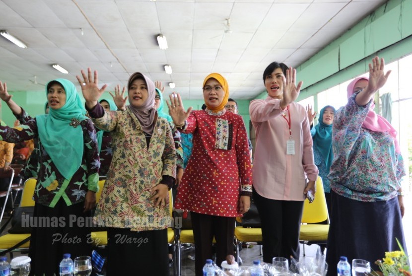 Roadshow 16 Hari Anti Kekerasan Terhadap Perempuan (16 HKTP) Tingkat Pemerintah Kabupaten Bandung  di Patal Banjaran, Kecamatan Banjaran, Kabupaten Bandung, belum lama ini.