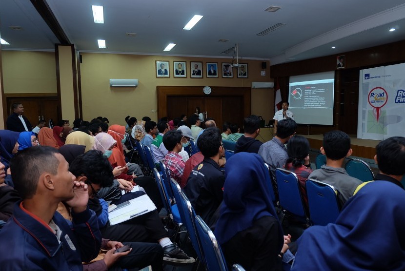 Roadshow program edukasi literasi dan kegiatan kampanye antisipasi risiko menghadapi kehidupan masa depan yang digelar AXA dan AXA Mandiri di Yogyakarta beberapa waktu lalu.