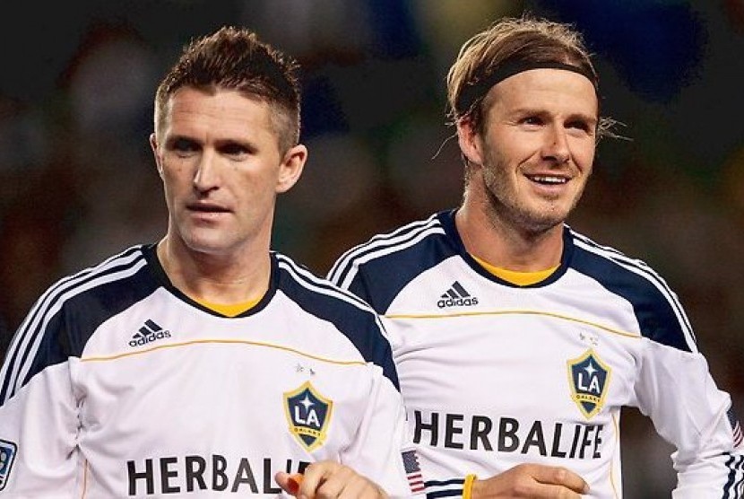 Robbie Keane (kiri) dan David Beckham (kanan).