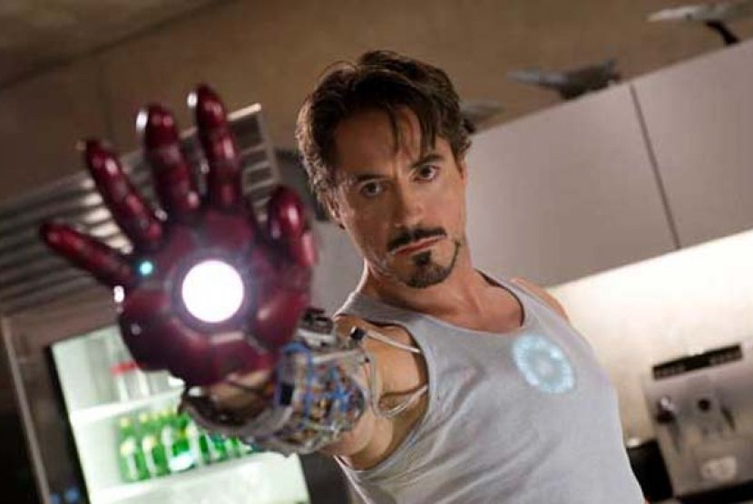 Robert Downey Jr saat bermain film Iron Man. Semenjak tayang perdana pada 15 tahun lalu, para pemain Iron Man sudah memiliki kesibukan masing-masing.