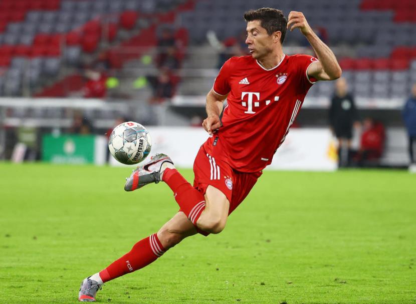  Robert Lewandowski membukukan gol penentu kemenangan yang mengamankan langkah Bayern Muenchen ke final Piala Jerman.
