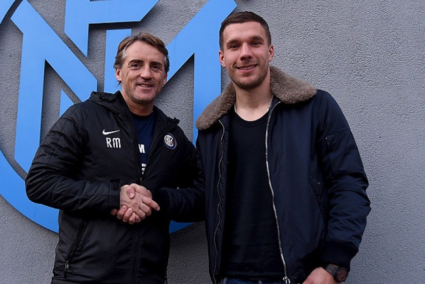 Roberto Mancini dan Lukas Podolski.