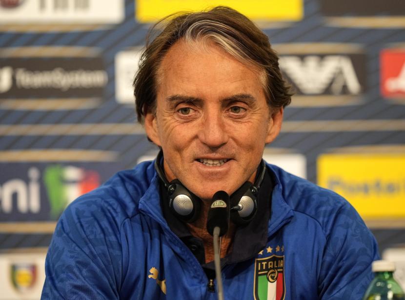 Roberto Mancini dari Italia berbicara kepada media pada konferensi pers sebelum pertandingan sepak bola UEFA Nations League antara Jerman dan Italia di Moenchengladbach, Jerman, Senin, 13 Juni 2022. 