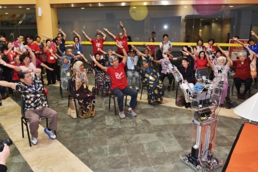  Robocoach mampu bertanggung jawab dan melatih manula dengan melakukan 15 jenis latihan lengan setiap pekannya.