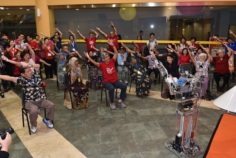 Robocoach melatih senam lansia di Singapura