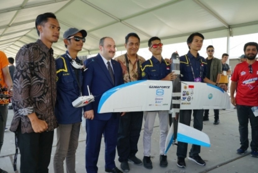 Robot Ashwincarra Universitas Gadjah Mada (UGM) yang sukses meraih juara tiga Teknofest Fighter Unmanned Aerial Vehicle (UAV) Competition di Turki.