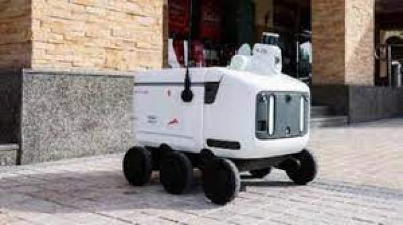 Robot pintar untuk pengiriman makanan di Uni Emirat Arab (UEA) bernama Talabots. UEA akan Uji Coba Robot Pintar Pengiriman Makanan