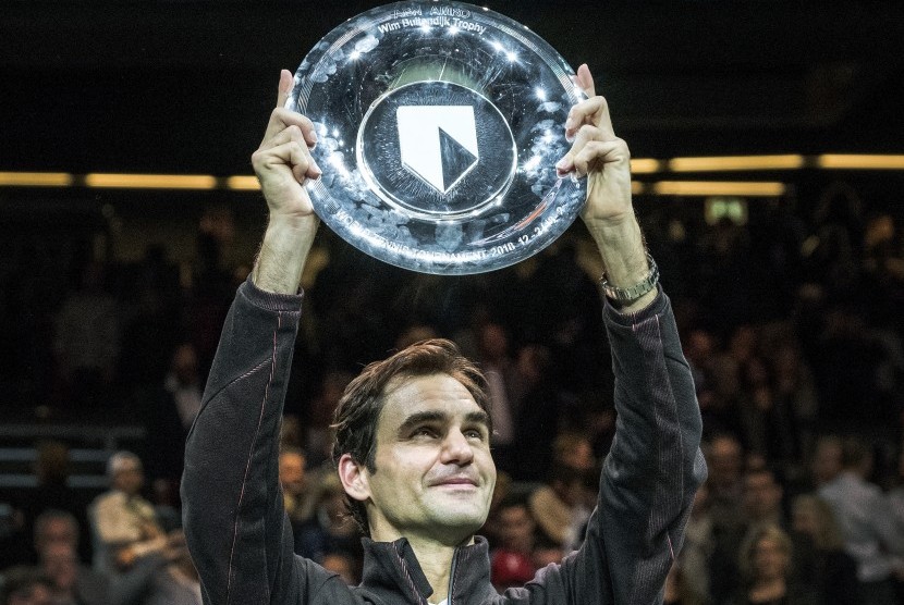 Petenis putra Roger Federer (AP/Patrick Post). Federer menjuarai turnamen Miami Open 2019. Turnamen Miami Open tetap digelar sesuai jadwal. 