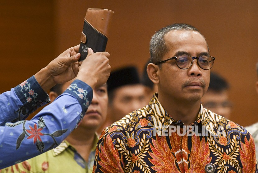 Rohaniawan mengambil sumpah jabatan Direktur Jenderal (Dirjen) Pajak yang baru Suryo Utomo di Kementerian Keuangan Jakarta, Jumat (1/11/2019).