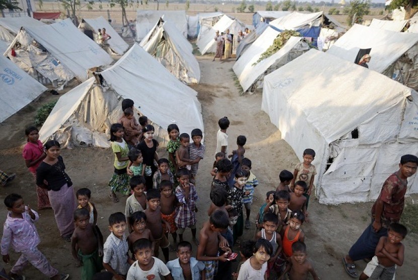 Rohingya Muslims pass the time at a camp for people displaced by violence, near Sittwe. 