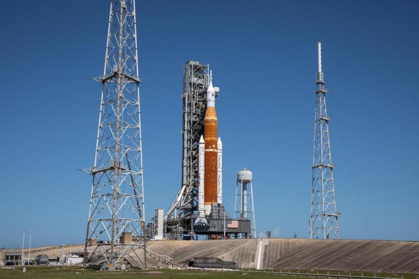 Rokel SLS NASA yang akan menjalankan misi Artemis 1 berada di landasan peluncuran