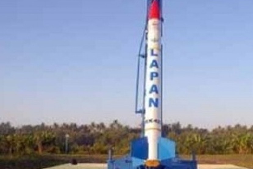 Korea Selatan (Korsel) memulai proses untuk memosisikan roket Nuri di landasan di Naro Space Center, sehari sebelum peluncuran roket tersebut untuk mengirim beberapa satelit ke orbit.  (ilustrasi)