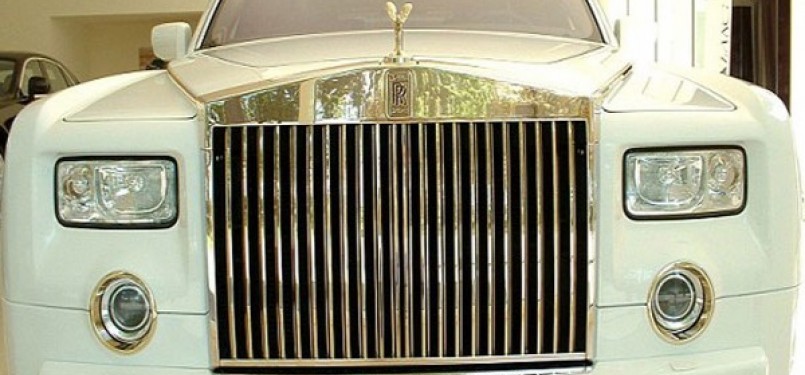 Roll Royce Berlapis Emas