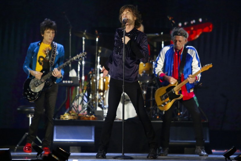 Rolling Stones saat konser di Singapura (5/3).