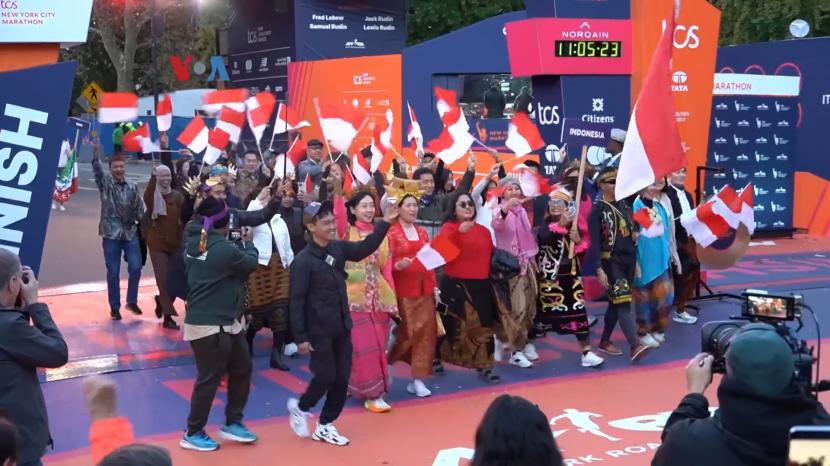 Rombongan dari Indonesia yang mengikuti New York Marathon 2023