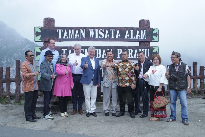 Rombongan delegasi Senat Polandia berkunjung ke Tangkuban Perahu, Rabu (5/10).