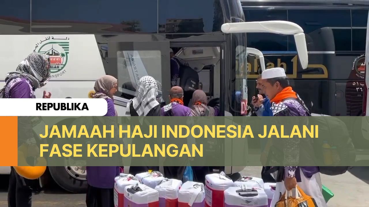 Rombongan jamaah haji kloter UPG-1 bersiap menaiki bus menuju Madinah untuk menjalani fase kepulangan ke Tanah Air.