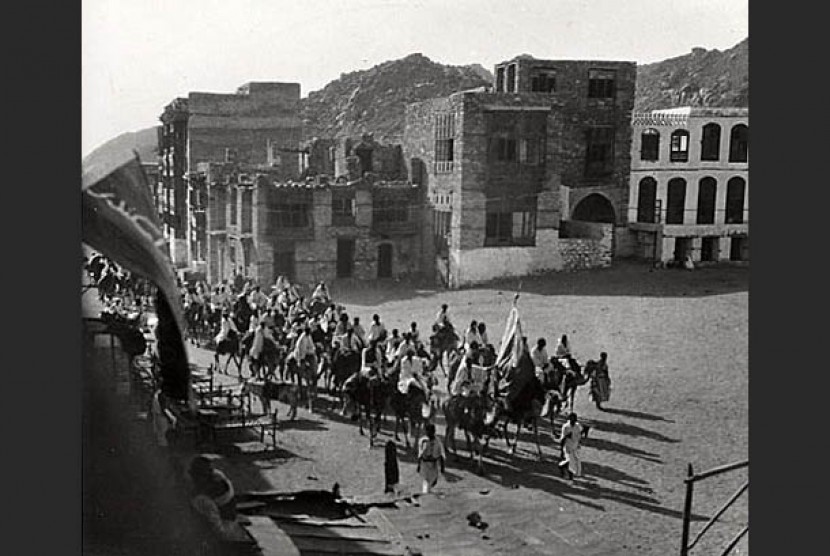 Rombongan jamaah haji menuju Arafah untuk melaksanakan wukuf tahun 1935.