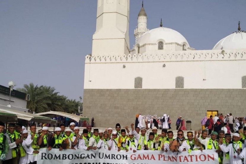 Rombongan jamaah umrah Gama Plantation saat berada di Tanah Suci.