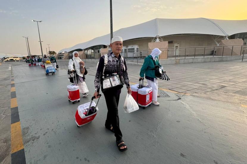 Rombongan jamaah haji saat proses kepulangan dari Bandara Amir Muhammad bin Abdul Aziz (AMAA) Madinah menuju ke Tanah Air, beberapa waktu lalu.