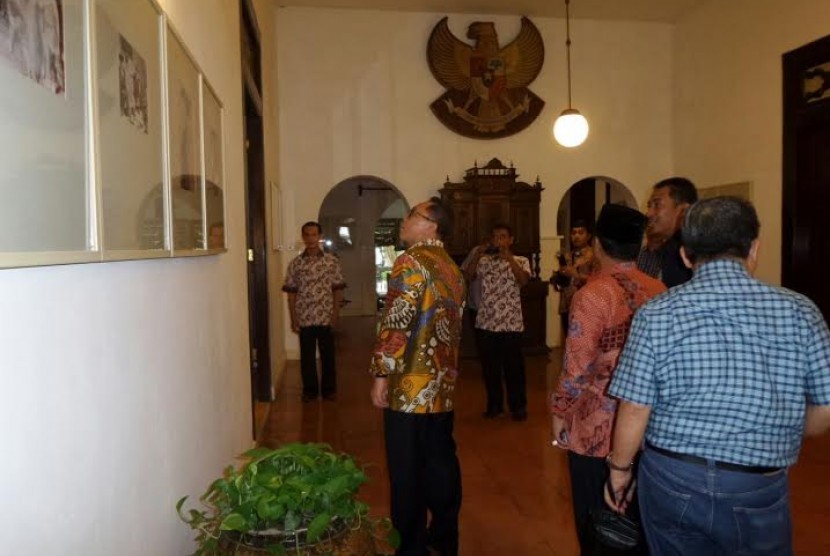 Rombongan pimpinan MPR tiba di Blitar untuk memperingati hari kelahiran Pancasila.