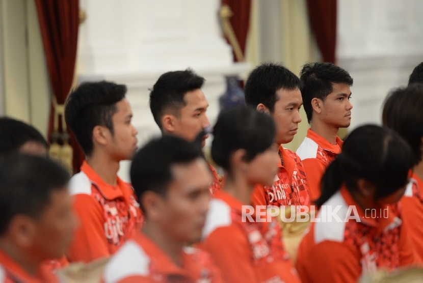 Rombongan tim Thomas dan Uber menemui Presiden Joko Widodo di Istana Merdeka, Jakarta, Selasa (10/5).  (Republika/Wihdan) 