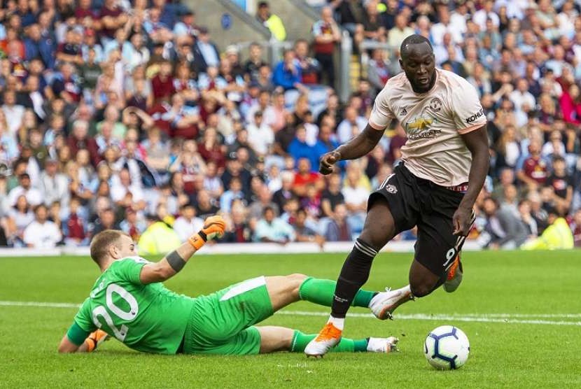 Romelu Lukaku (kanan).