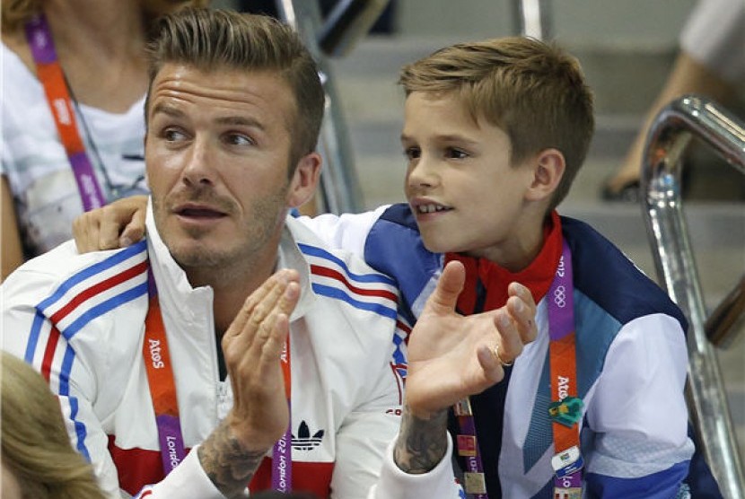 Romeo (kanan) dan David Beckham. 