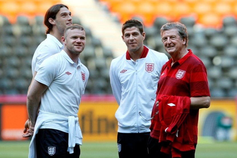 Rooney, Carroll, Gerrard, Hodgson melihat stadion Donbass Arena, tempat pertandingan Ukraina vs Inggris (20/6)