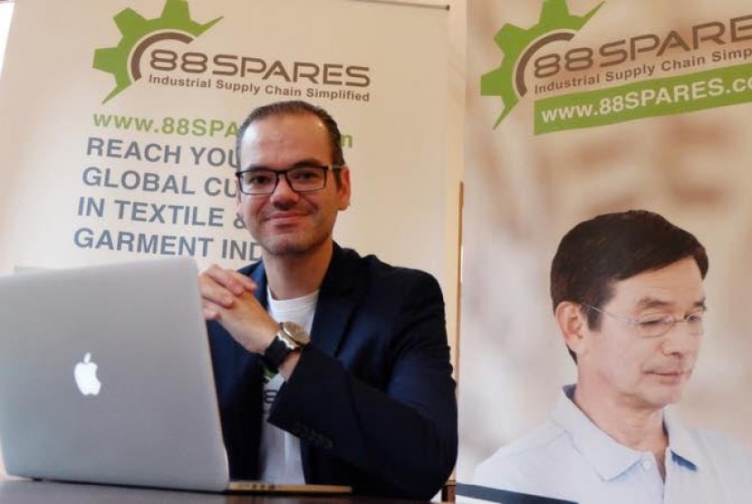 Rosari Soendjoto ketika menjelaskan mengenai misi Chief Marketing  Officer & Co-Founder  88Spares.com di acara konferensi press Indo Intertex 2017 di kantor Asosiasi Pertekstilan Indonesia (API).