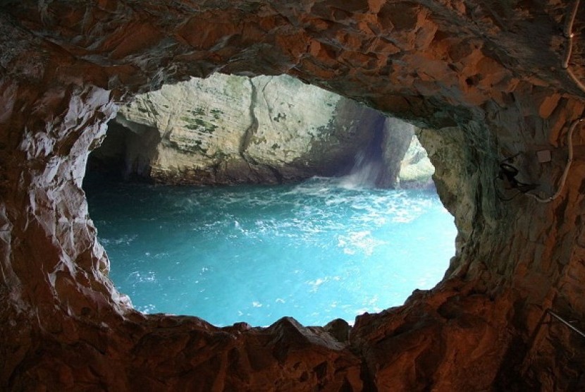 Rosh Hanikra Grottoes