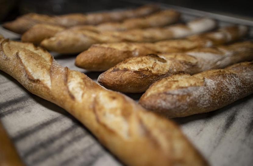 Roti baguette khas Prancis. Irlandia memasukkan baguette Subway dalam kategori cake karena kandungan gulanya di atas ketentuan untuk roti. 
