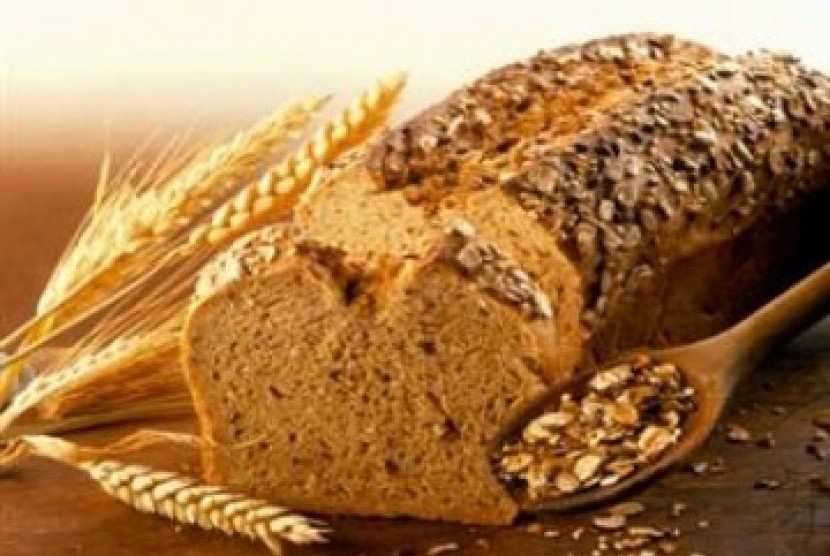Roti gandum banyak mengandung serat