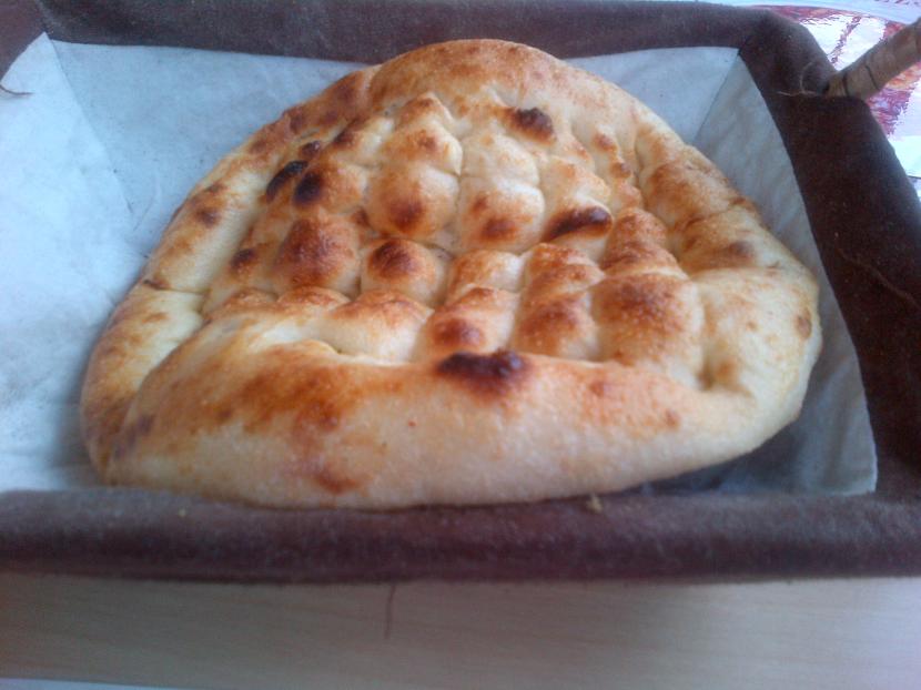Roti pide khas Turki.