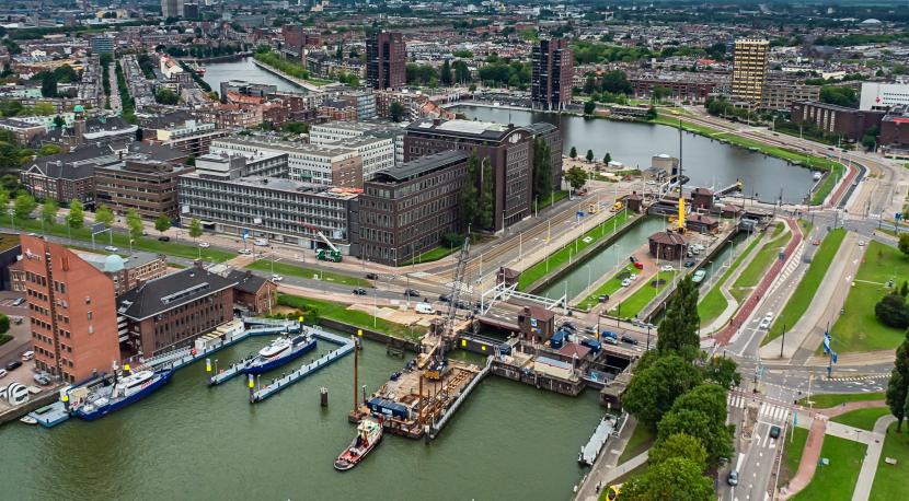 Rotterdam telah merancang banyak solusi untuk melindungi warganya dari banjir dan perubahan iklim (Foto: suasana kota Rotterdam).