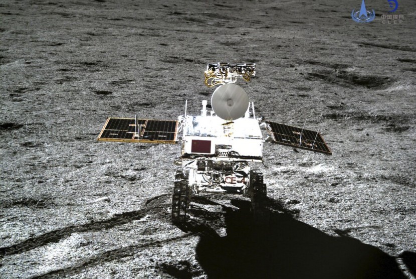 Rover Yutu-2 milik Cina yang mendarat di bulan, 11 Januari 2019.