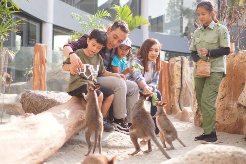Royal Safari Garden memiliki wahana rekreasi yang lengkap dengan konsep edutainment.