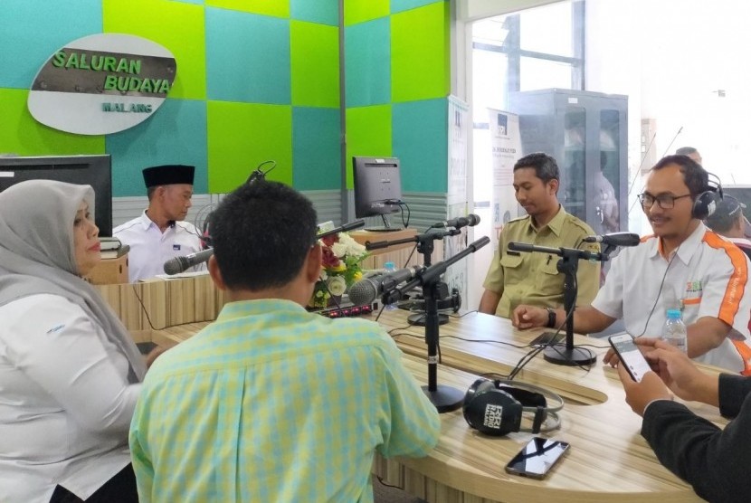 RRI Malang menayangkan wawancara dengan Penyuluh Perikanan Pertama dari Dinas Ketahanan Pangan dan Pertanian Kota Malang,dan humas Laznas BMH Jatim Gerai Malang.