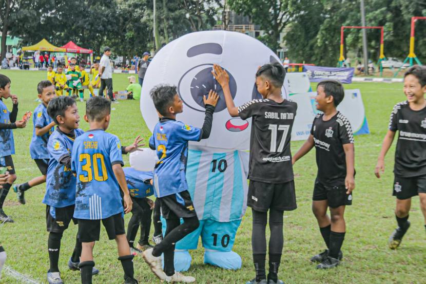 Rribuan anak-anak U-9, U-11, dan U-13 mengikuti Aice Indonesia Junior League.