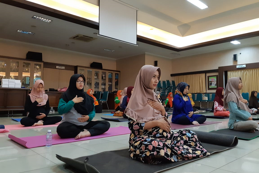 RS PKU Muhamamdiyah Solo Buka Kelas Yoga Ibu Hamil