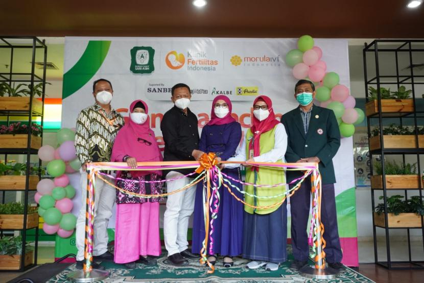 -RS Sari Asih Ciputat bekerjasama dengan Morula IVF Indonesia meluncurkan klinik fertilitas Indonesia pertama di Kota Tangerang Selatan yang menghadirkan pelayanan inseminasi bagi pasangan suami-istri