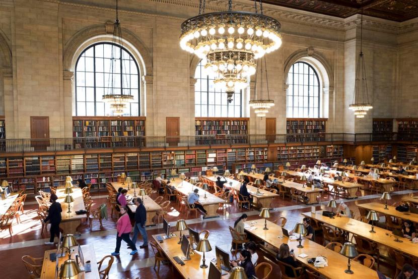 Ruang Baca Utama Rose dari Perpustakaan Umum New York pada 5 Oktober 2016. Laporan tentang pelarangan buku dan percobaan pelarangan buku, bersama dengan ancaman terhadap pustakawan, telah melonjak selama setahun terakhir. 
