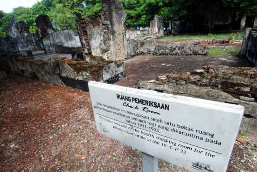  Ruang pemeriksaan kesehatan untuk jamaah haji pada masa kolonial Belanda di Pulau Onrust.