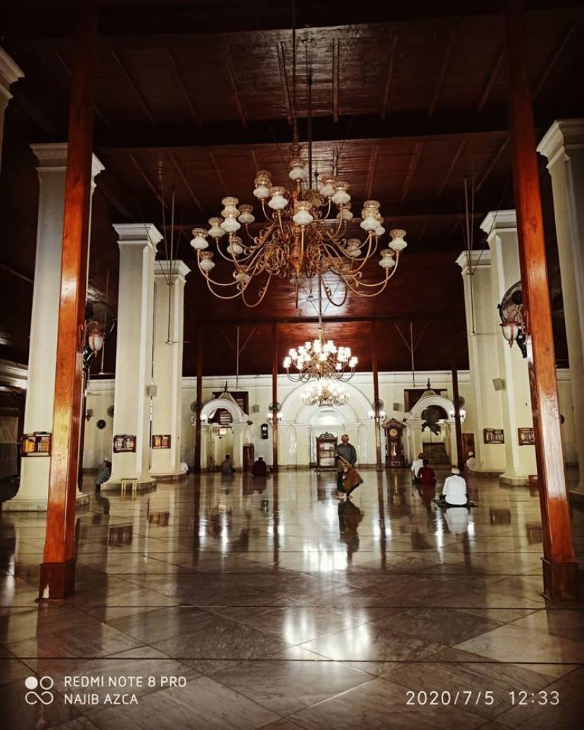 Ruangan dalam  Masjid Agung Al Jami' Pekalongan