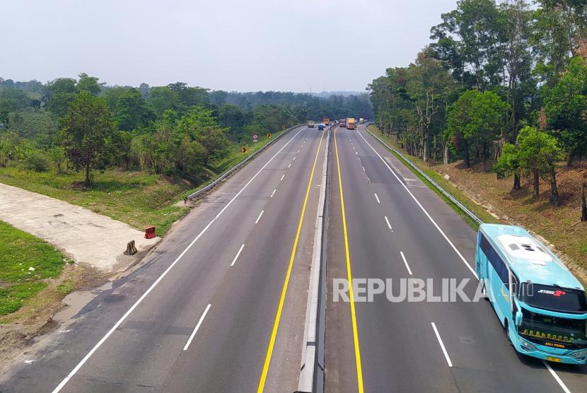 Ruas Jalan Tol Cipularang KM 16, Cikalongetan, Kabupaten Bandung Barat yang Bakal Dibangun Interchange Baru.
