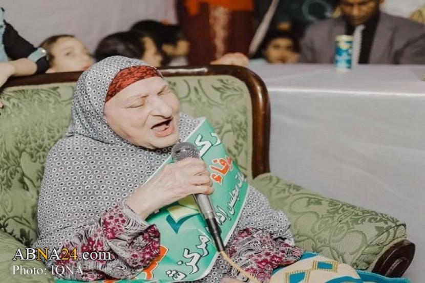 Ruhiya Arafah Mansour, 90 tahun, asal Mesir  merupakan penghafal Alquran dan menguasai sepuluh qiraat. 