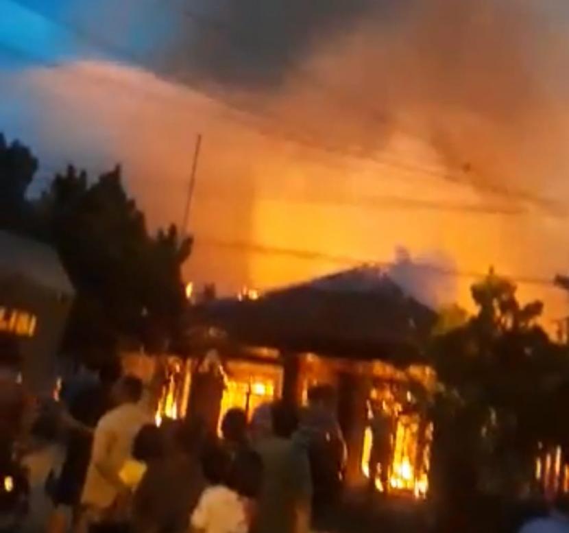Rumah dinas Kapolda Papua Irjen Mathius D Fakhiri di Kota Papua, Selasa (17/1/2023) pagi WIT, mengalami kebakaran.