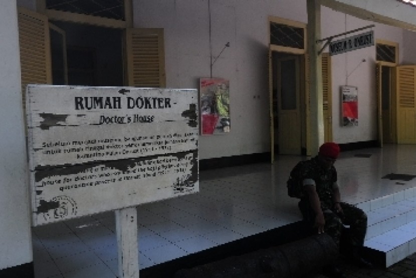 Rumah dokter yang ditugaskan memeriksa kesehatan jamaah haji pada masa kolonial di Pulau Onrust, saat ini telah dijadikan museum.